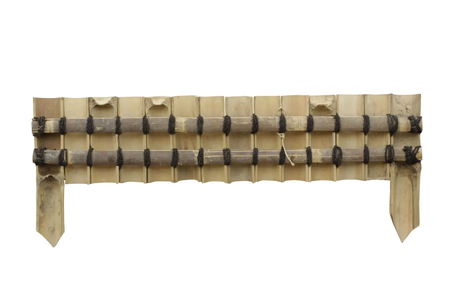  Product image 2 of the product “Rigid bed edging made of yellow-brown bamboo cut in half horizontally, length 90cm, height 20cm, for spiking (ends approx. 35cm) ”